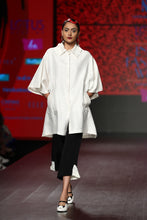 Load image into Gallery viewer, Victoria Cropped Pleat Detail Pants