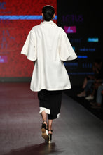 Load image into Gallery viewer, Victoria Cropped Pleat Detail Pants