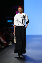 Load image into Gallery viewer, Relax-Fit Culotte Pants
