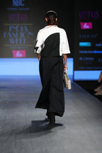 Load image into Gallery viewer, Relax-Fit Culotte Pants
